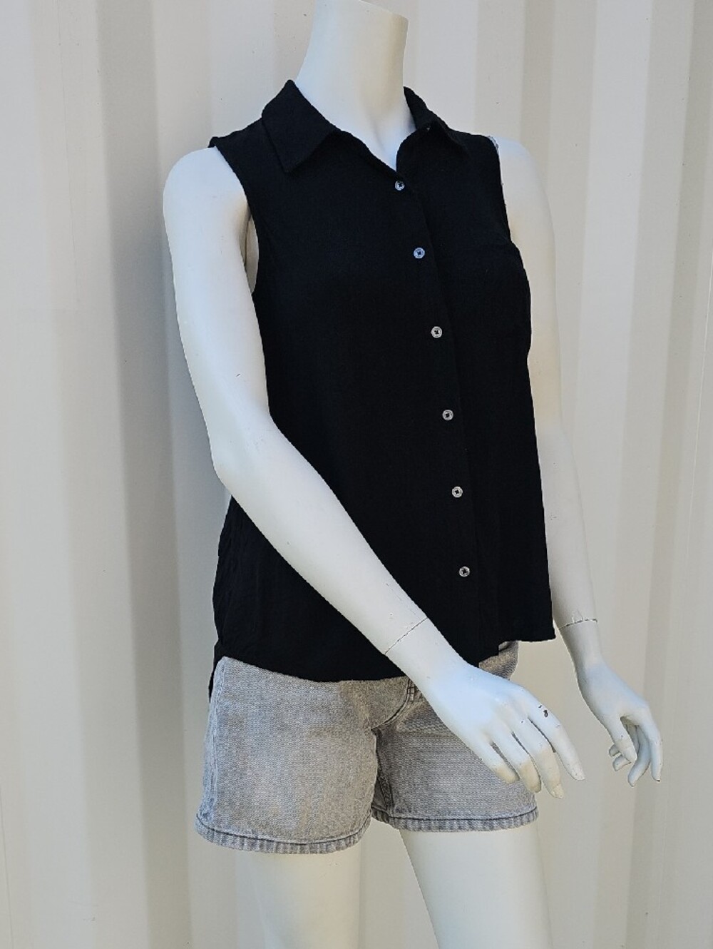Lord & Taylor Black Sleeveless Button-Front Blouse | Size Small | 100% Viscose - Picture 2 of 7